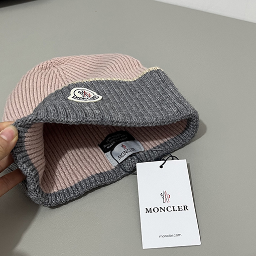 モンクレール 公式サイトと同じスタイル厚のニット帽