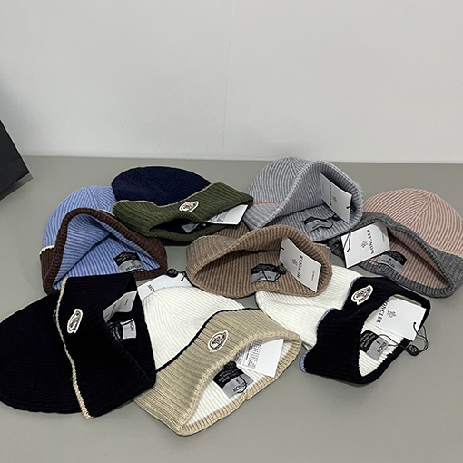 モンクレール 公式サイトと同じスタイル厚のニット帽