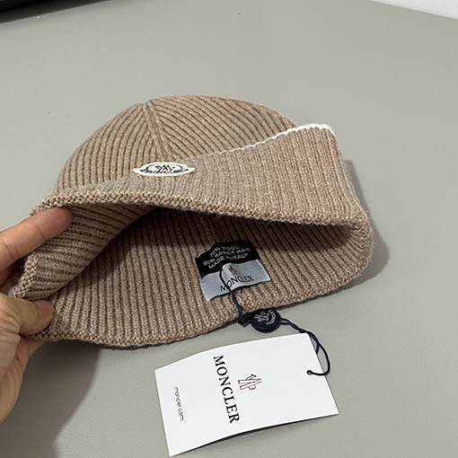 モンクレール 公式サイトと同じスタイル厚のニット帽