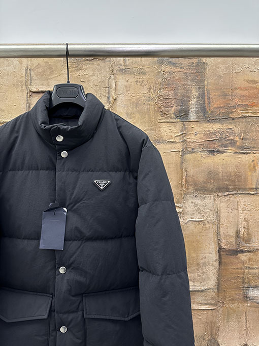 プラダ 新しいポケットダウンジャケット