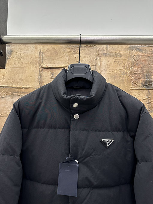 プラダ 新しいポケットダウンジャケット