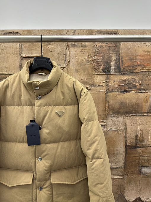 プラダ 新しいポケットダウンジャケット