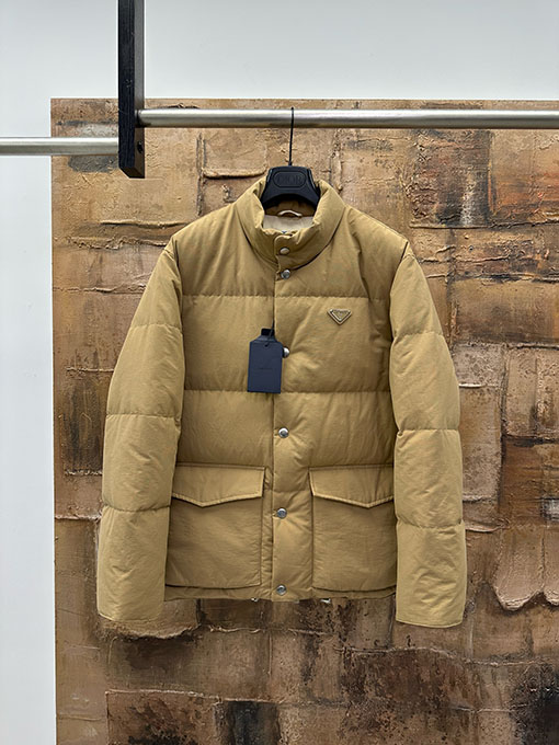 プラダ 新しいポケットダウンジャケット