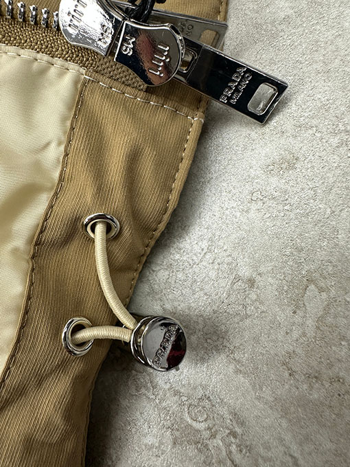 プラダ 新しいポケットダウンジャケット