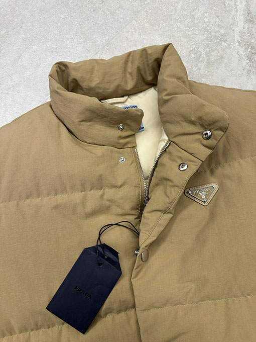 プラダ 新しいポケットダウンジャケット