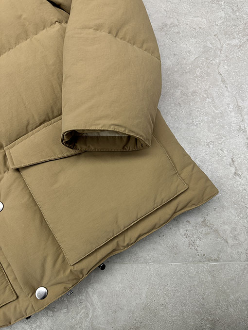 プラダ 新しいポケットダウンジャケット