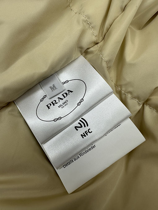 プラダ 新しいポケットダウンジャケット