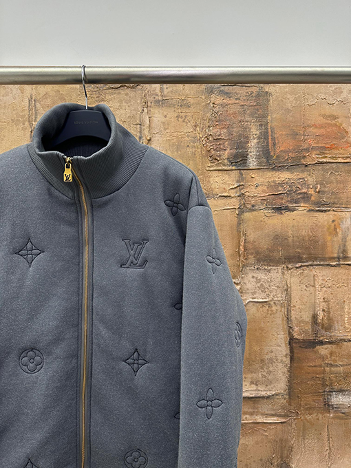 ルイヴィトンコピー スタンドカラーの刺繍入りコットンコート