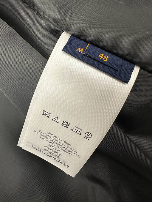 ルイヴィトンコピー スタンドカラーの刺繍入りコットンコート