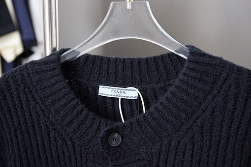 プラダコピー 新しい刺繍ニットカーディガンセーター