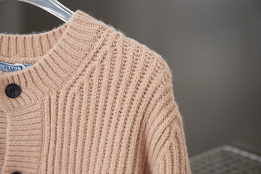 プラダコピー 新しい刺繍ニットカーディガンセーター