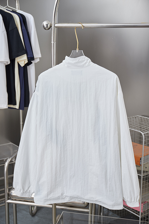 バレンシアガスーパーコピー 大きな半円の白黒刺繍防水ウィンドブレーカージャケット