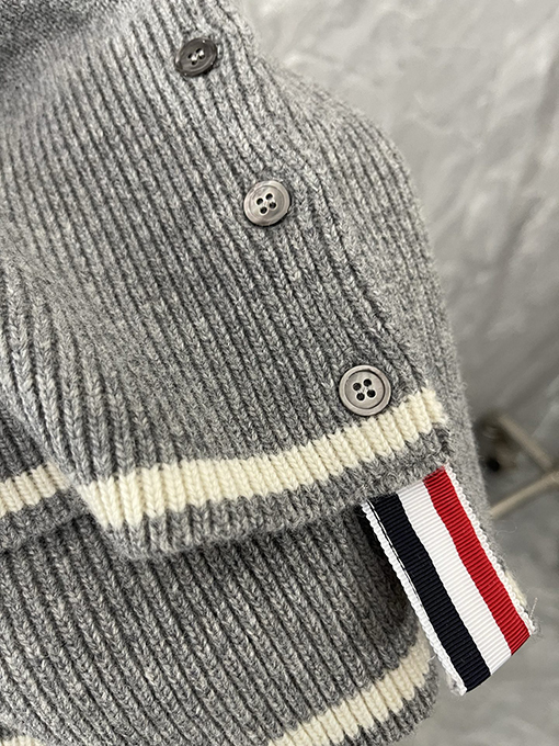 トムブラウン 新作のヘビーデューティー刺繍りワイルドグースウールカーディガン