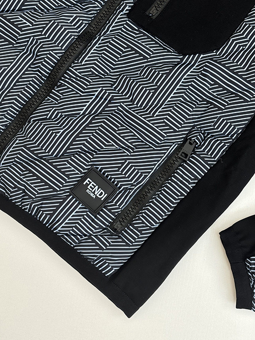 フェンディ 新しいナイロンダウンジャケット