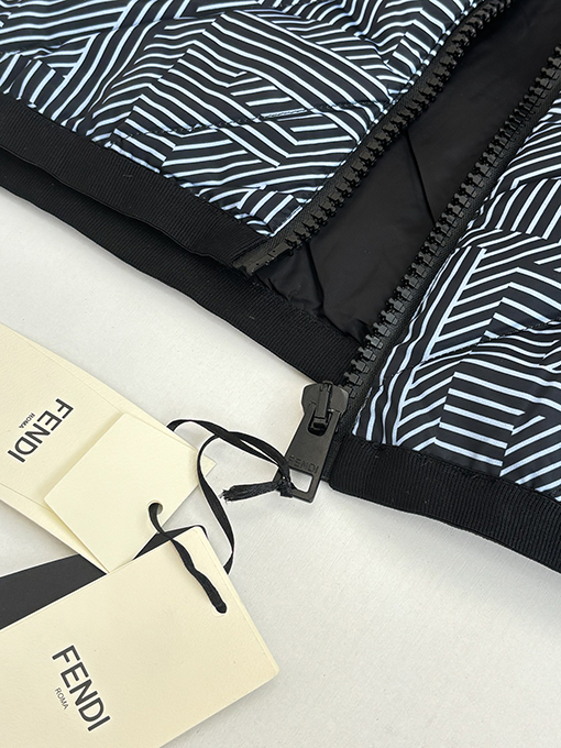 フェンディ 新しいナイロンダウンジャケット