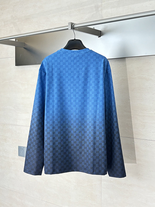 グッチ 新作のグラデーションカラーのラウンドネック長袖シャツ