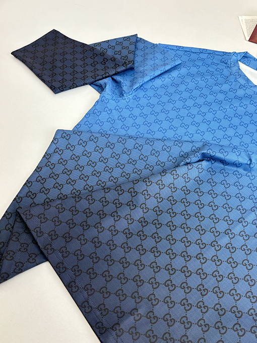 グッチ 新作のグラデーションカラーのラウンドネック長袖シャツ