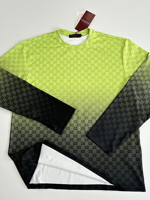 グッチ 新作のグラデーションカラーのラウンドネック長袖シャツ