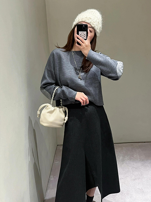 ロエベスーパーコピー アップリケ刺繍ニットプルオーバー