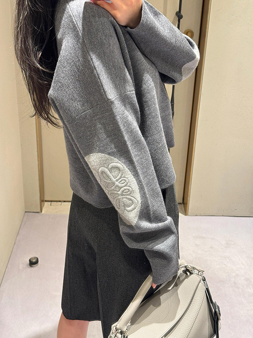 ロエベスーパーコピー アップリケ刺繍ニットプルオーバー