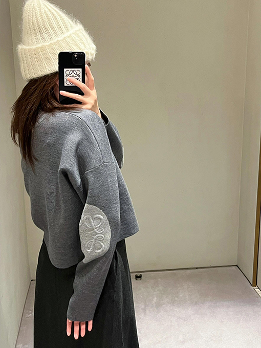 ロエベスーパーコピー アップリケ刺繍ニットプルオーバー