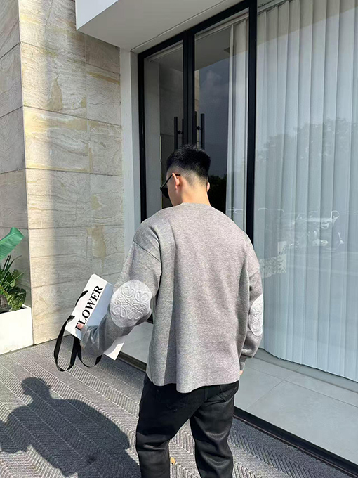 ロエベスーパーコピー アップリケ刺繍ニットプルオーバー