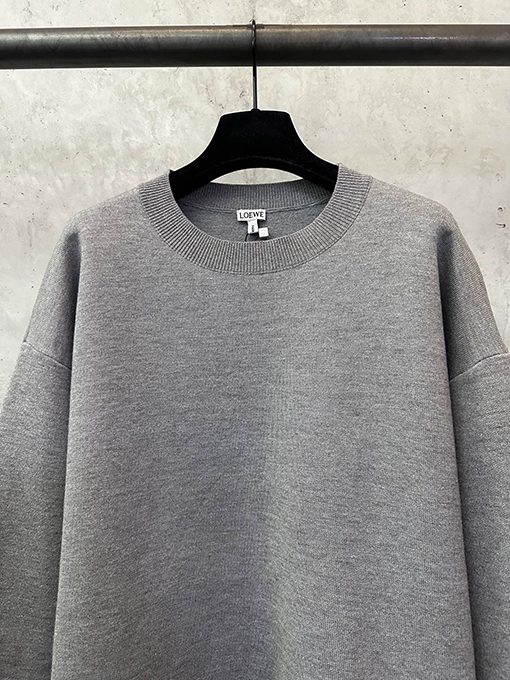 ロエベスーパーコピー アップリケ刺繍ニットプルオーバー