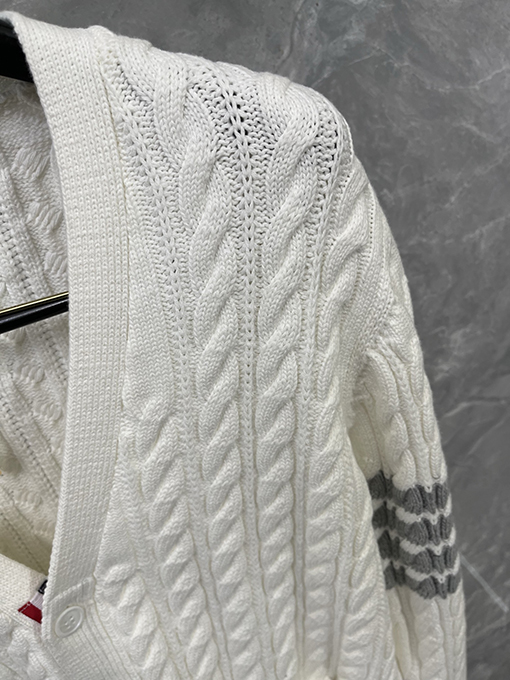 トムブラウン プレッピースタイルのチャンキーニットカーディガンセーター