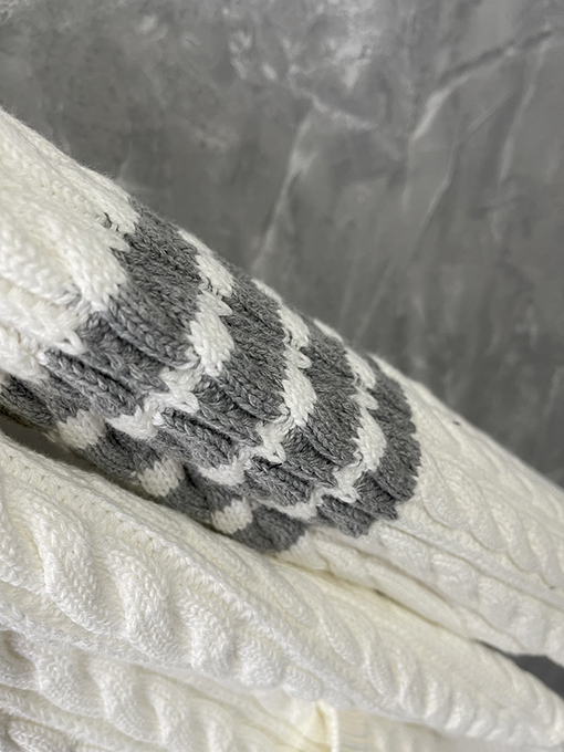 トムブラウン プレッピースタイルのチャンキーニットカーディガンセーター