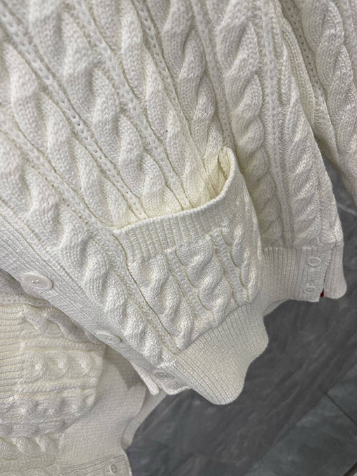 トムブラウン プレッピースタイルのチャンキーニットカーディガンセーター