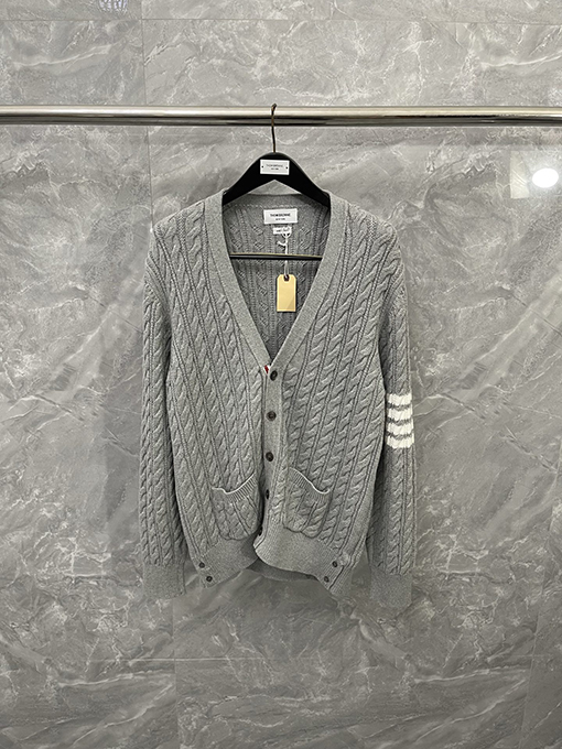 トムブラウン プレッピースタイルのチャンキーニットカーディガンセーター