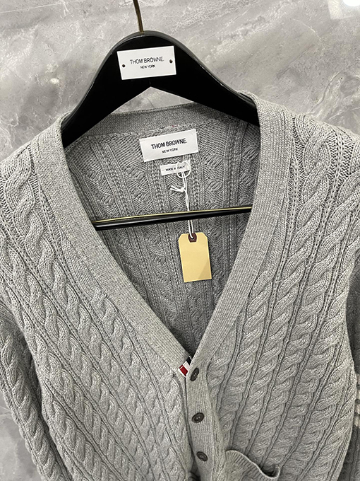 トムブラウン プレッピースタイルのチャンキーニットカーディガンセーター