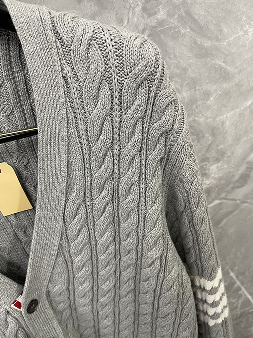 トムブラウン プレッピースタイルのチャンキーニットカーディガンセーター