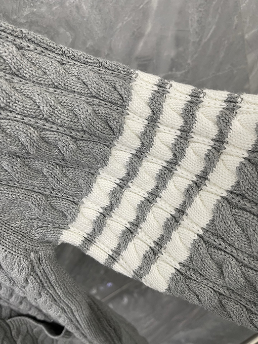 トムブラウン プレッピースタイルのチャンキーニットカーディガンセーター