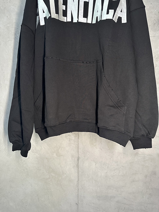 バレンシアガ テーププリントの長袖フード付きスウェットシャツ