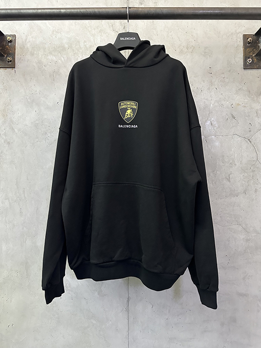 バレンシアガ コラボレーションシリーズのプリントパーカー