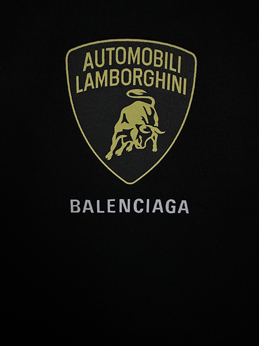 バレンシアガ コラボレーションシリーズのプリントパーカー