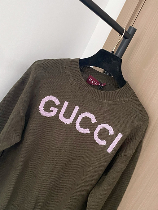 グッチ 新しい長袖トップス