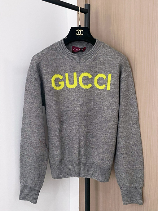 グッチ 新しい長袖トップス