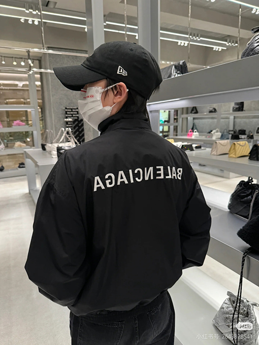 バレンシアガ Balenciaga スタンドカラーのロゴ刺繍り速乾ジャケット