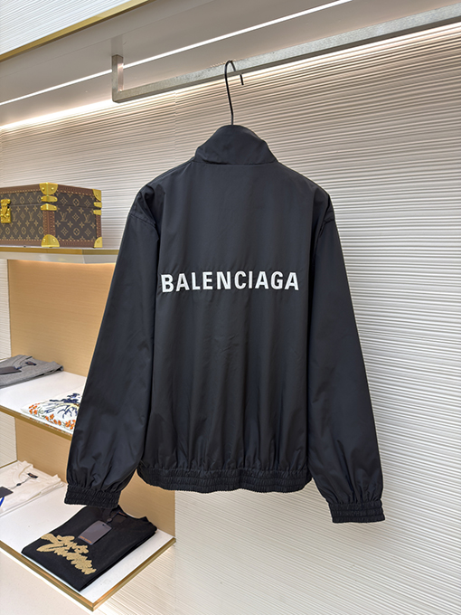 バレンシアガ Balenciaga スタンドカラーのロゴ刺繍り速乾ジャケット
