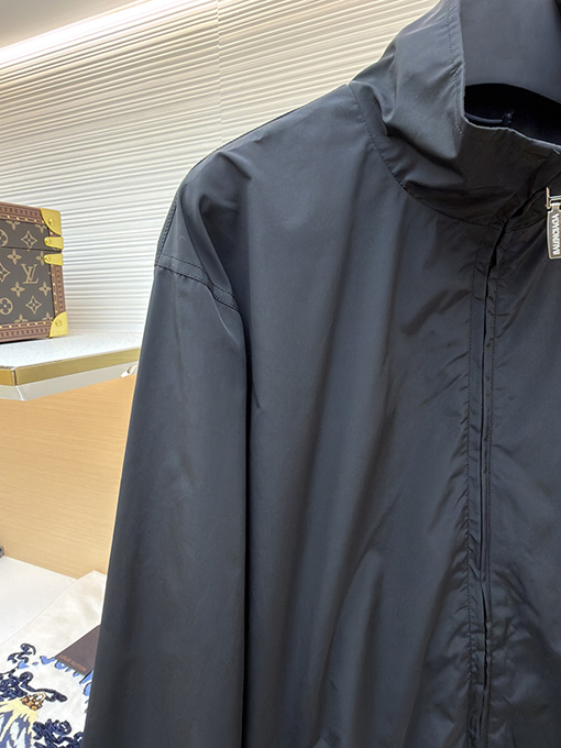 バレンシアガ Balenciaga スタンドカラーのロゴ刺繍り速乾ジャケット