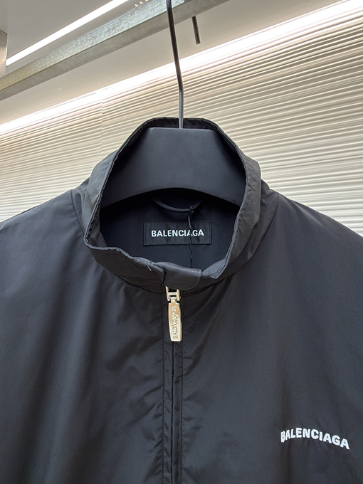バレンシアガ Balenciaga スタンドカラーのロゴ刺繍り速乾ジャケット
