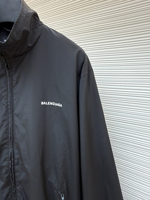 バレンシアガ Balenciaga スタンドカラーのロゴ刺繍り速乾ジャケット