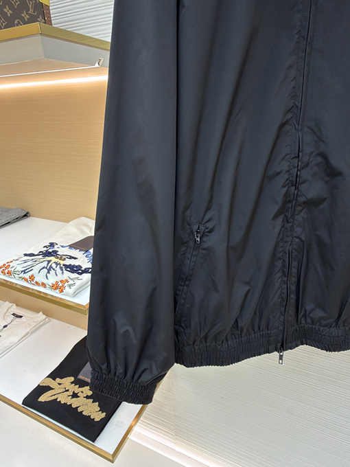 バレンシアガ Balenciaga スタンドカラーのロゴ刺繍り速乾ジャケット