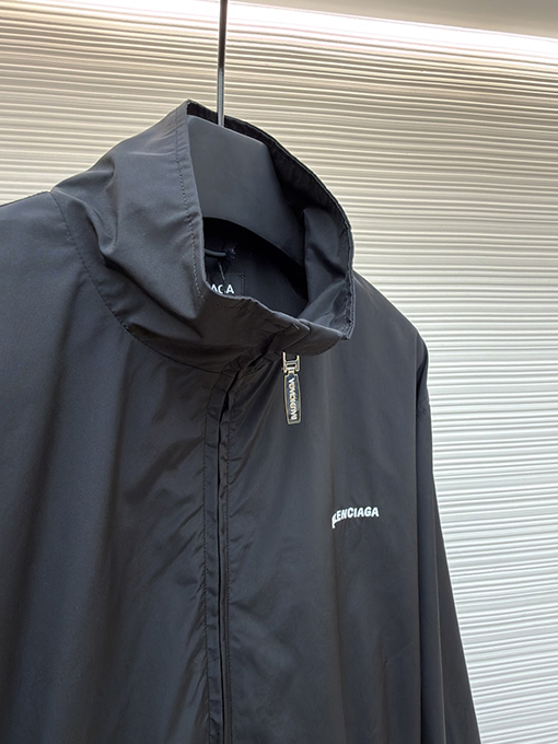 バレンシアガ Balenciaga スタンドカラーのロゴ刺繍り速乾ジャケット