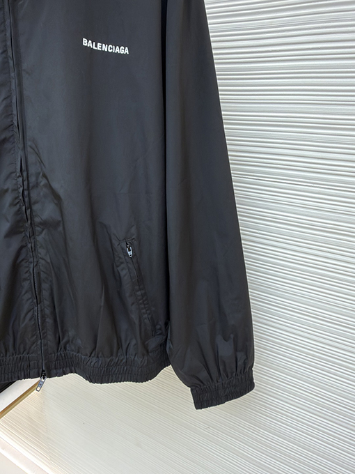 バレンシアガ Balenciaga スタンドカラーのロゴ刺繍り速乾ジャケット