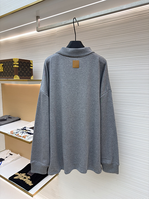 ロエベコピー シンプルなボタンダウンポロシャツ