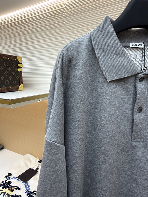 ロエベコピー シンプルなボタンダウンポロシャツ