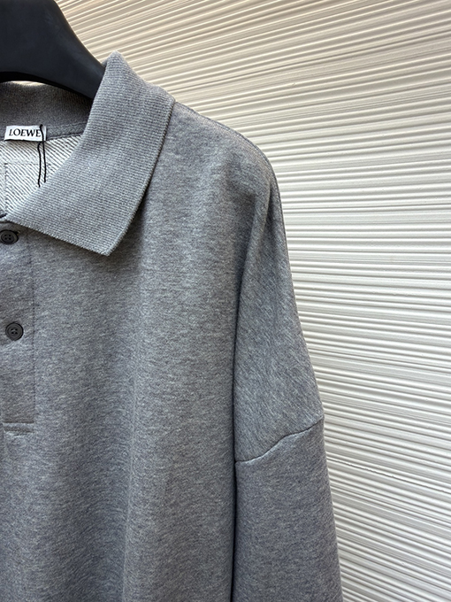 ロエベコピー シンプルなボタンダウンポロシャツ